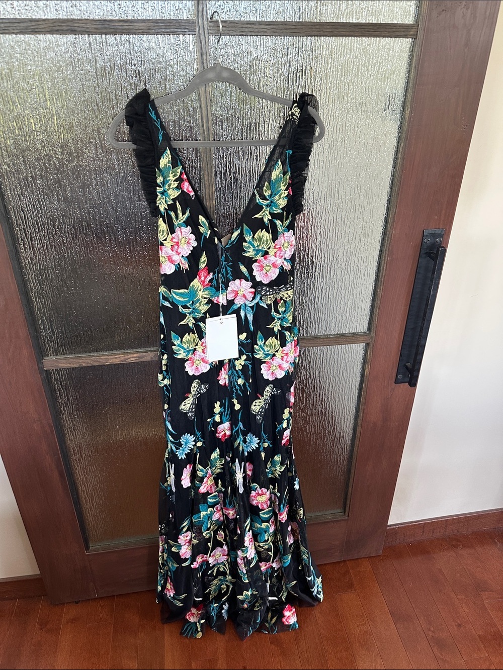 Mac Duggal Black Floral V-Neck Evening Gown with flutter sleeves size 6. NWT - Picture 13 of 15